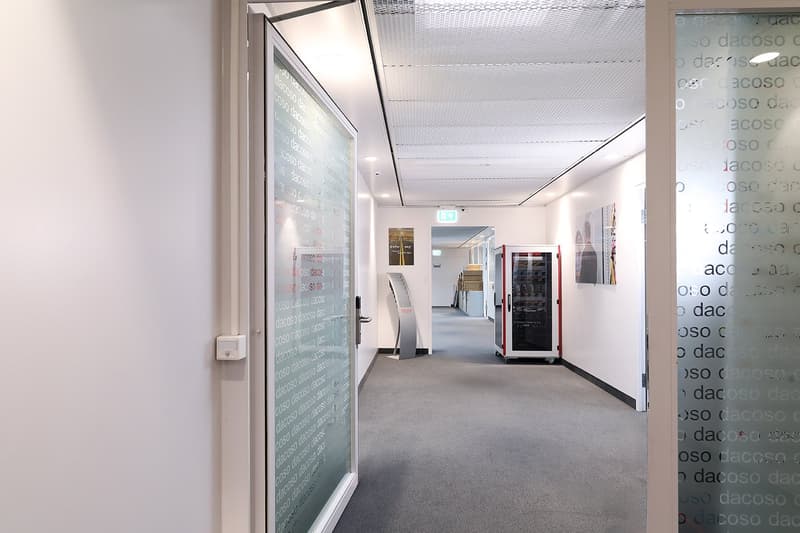 Panoramic office on the top floor with shared use of the terrace (11)