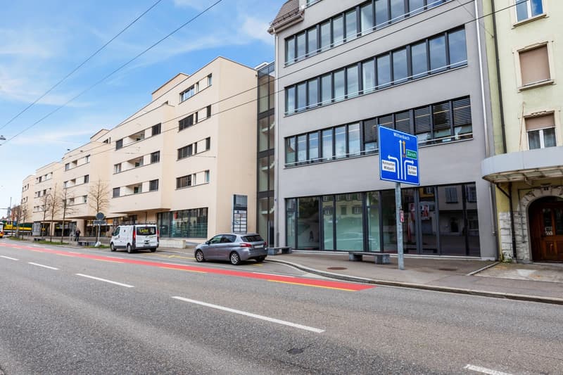 Working with perspective – High-quality office space on two floors (12)