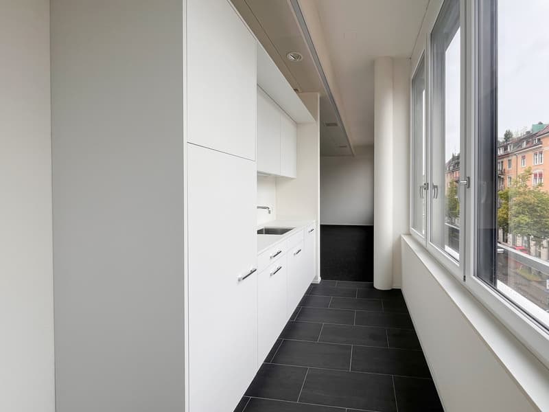 Working with perspective – High-quality office space on two floors (9)