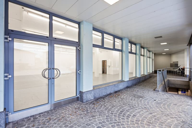 Espace commercial attractif avec des possibilités d'utilisation polyvalentes (2)