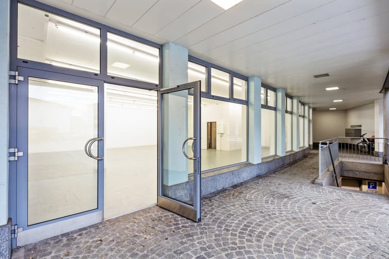 Espace commercial attractif avec des possibilités d'utilisation polyvalentes (1)