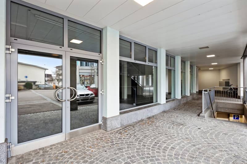Espace commercial attractif avec des possibilités d'utilisation polyvalentes (3)