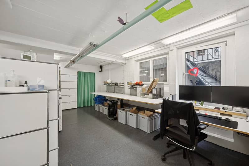 Espace commercial polyvalent avec bureau et stockage dans un excellent emplacement (8)