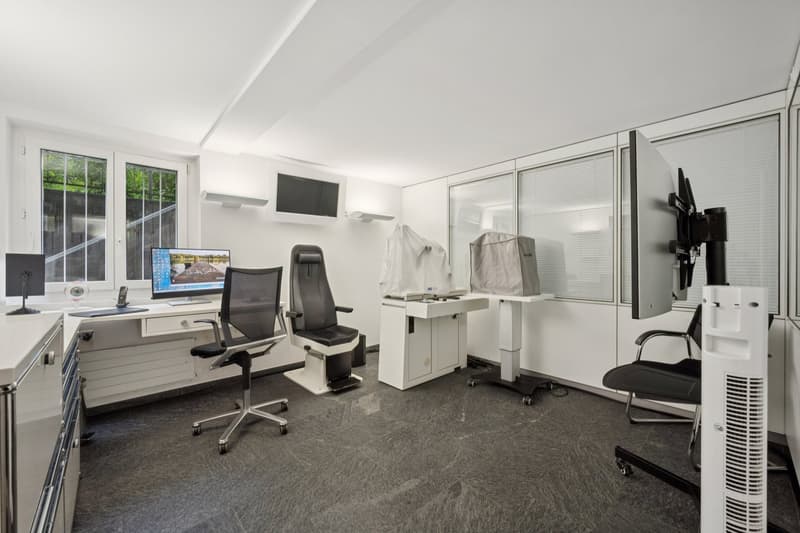 Espace commercial polyvalent avec bureau et stockage dans un excellent emplacement (10)