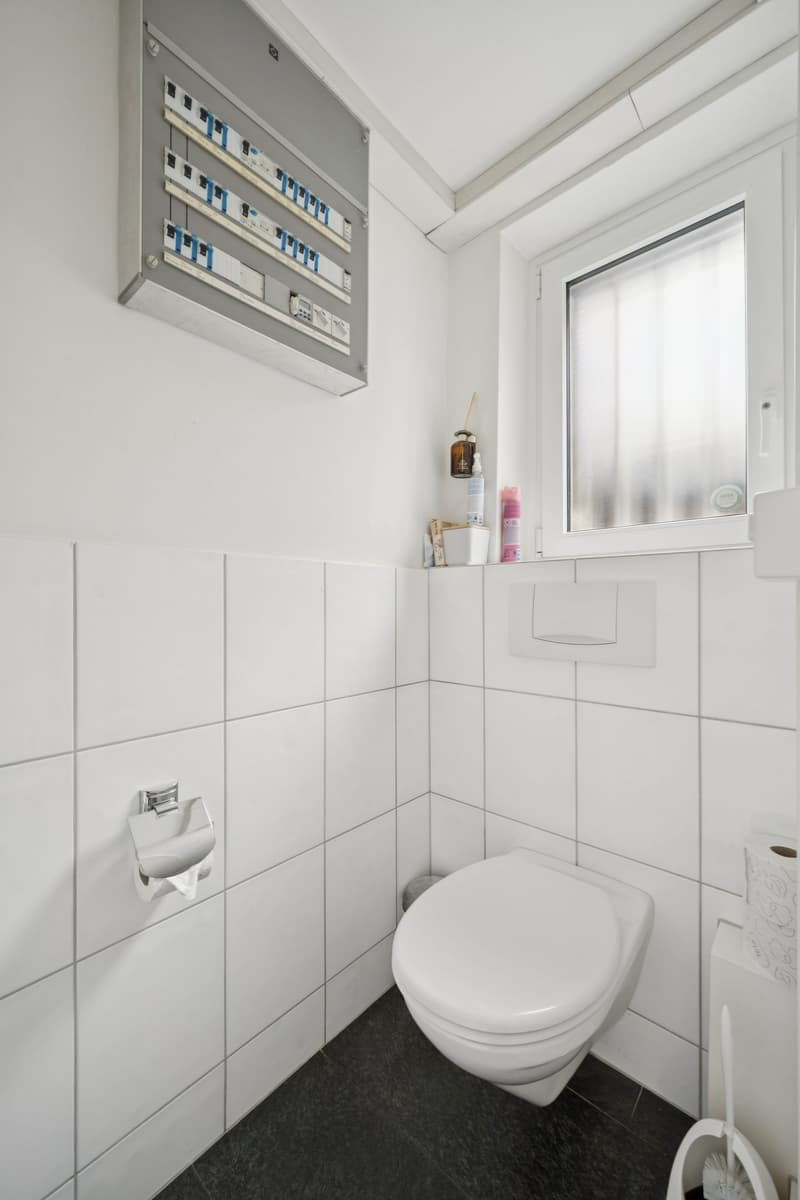 Espace commercial polyvalent avec bureau et stockage dans un excellent emplacement (14)