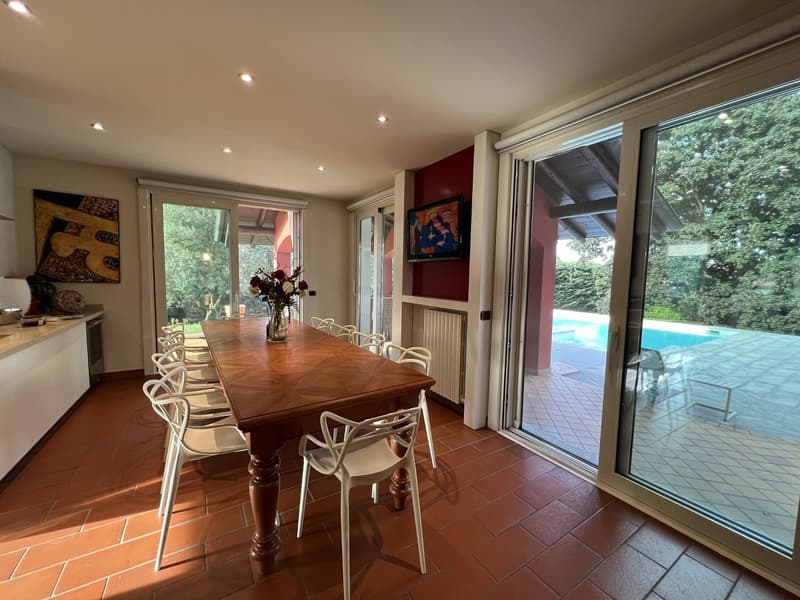 Villa prestigieuse avec grand jardin et piscine (6)