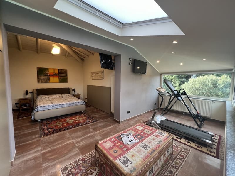 Villa prestigieuse avec grand jardin et piscine (13)
