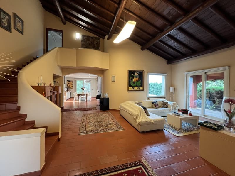 Villa prestigieuse avec grand jardin et piscine (8)
