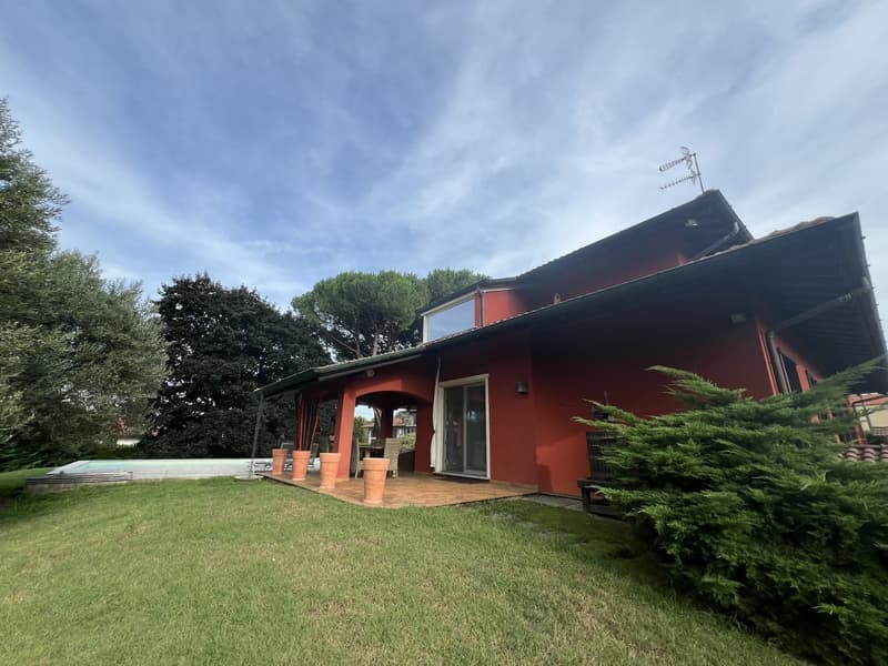Villa prestigieuse avec grand jardin et piscine (2)