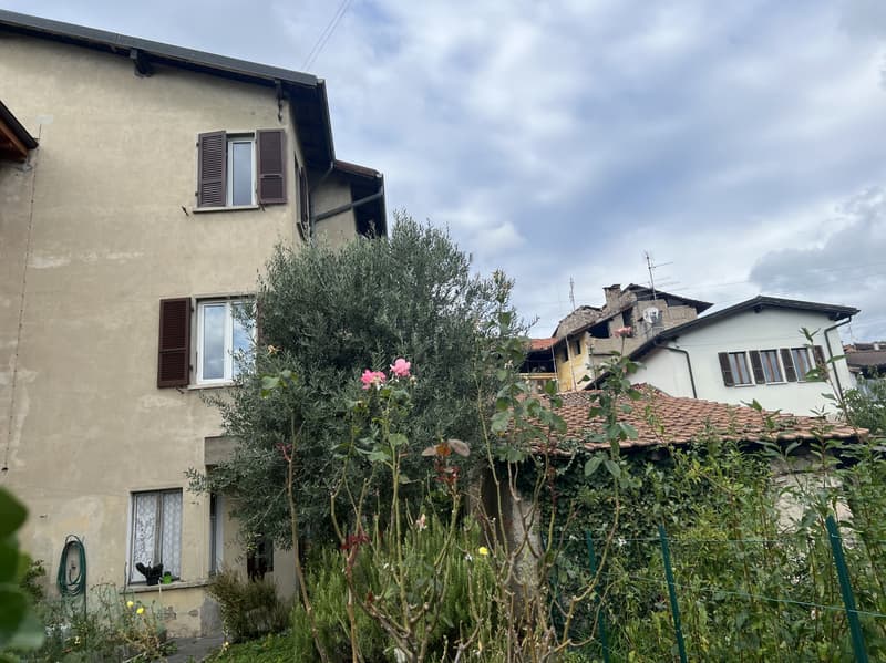 STABILE A REDDITO NEL NUCLEO CON GIARDINO (7)