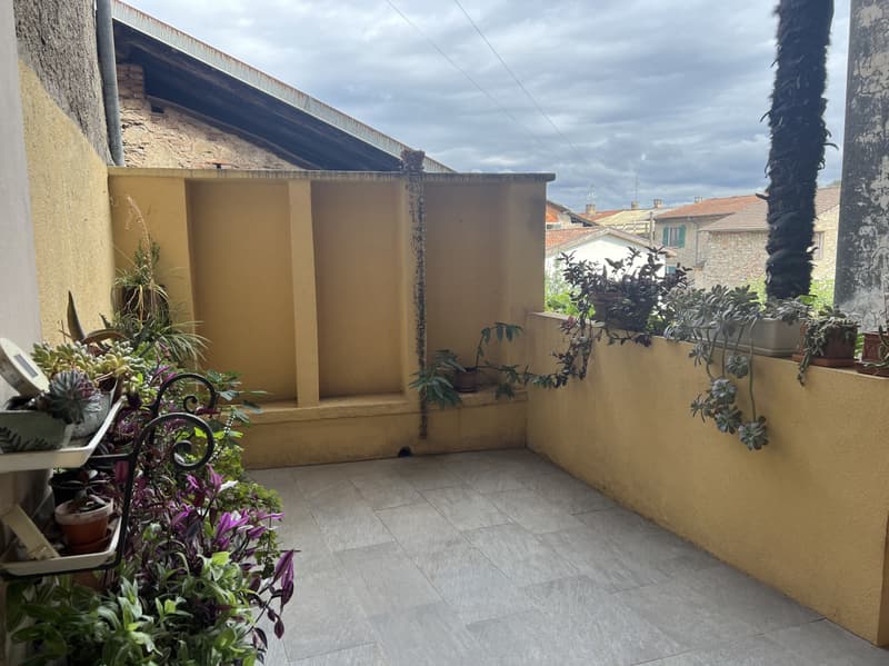 STABILE A REDDITO NEL NUCLEO CON GIARDINO (6)