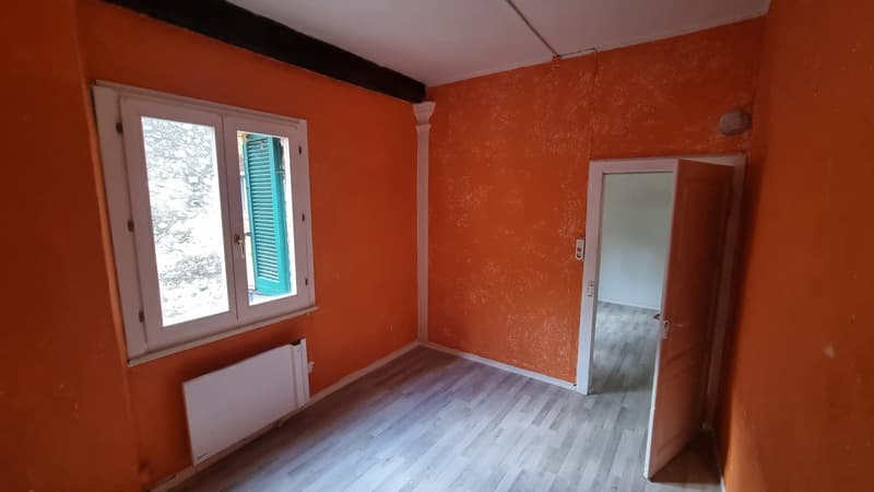 Maison typique tessinoise dans le noyau (3)