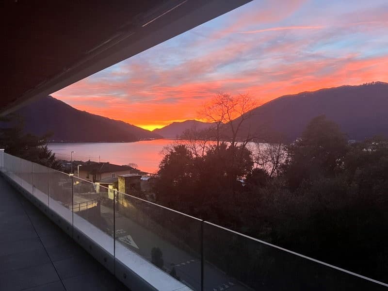 Fabulous attic with beautiful covered terrace and enchanting panoramic view of the lake (3)