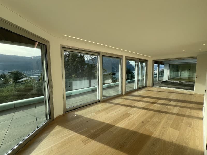 Fabulous attic with beautiful covered terrace and enchanting panoramic view of the lake (12)