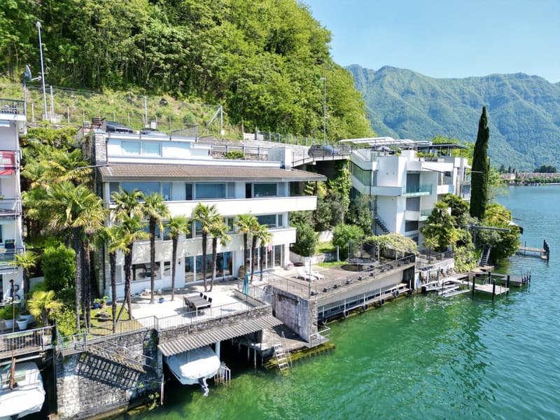 PRESTIGIOSA VILLA SULLE SPONDE DEL LAGO, CON DARSENE PRIVATE (11)