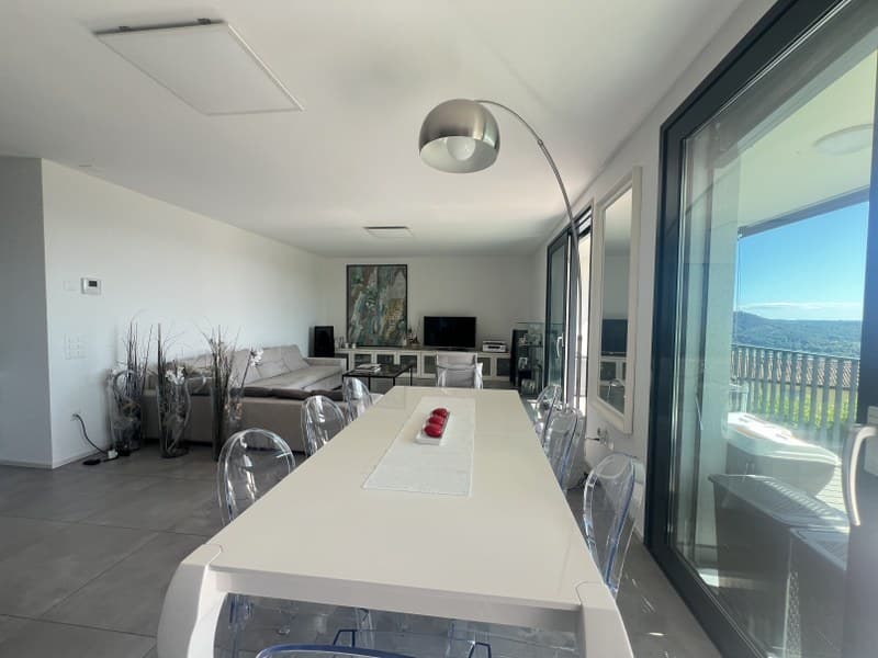 Moderne 4.5-Zimmer-Wohnung in Wohngegend (6)