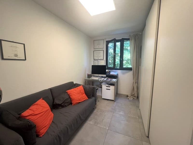 Moderne 4.5-Zimmer-Wohnung in Wohngegend (9)