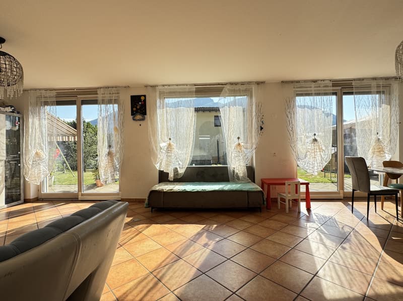 VILLA BIFAMILIARE CON GRANDE GIARDINO (5)