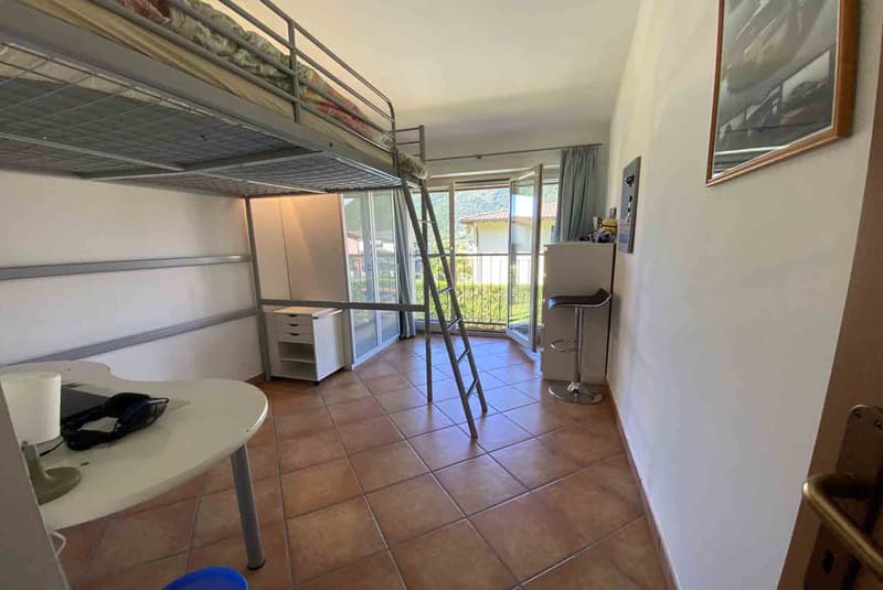 VILLA BIFAMILIARE CON GRANDE GIARDINO (6)