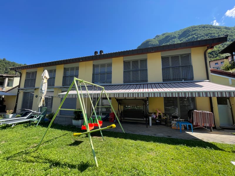 VILLA BIFAMILIARE CON GRANDE GIARDINO (1)