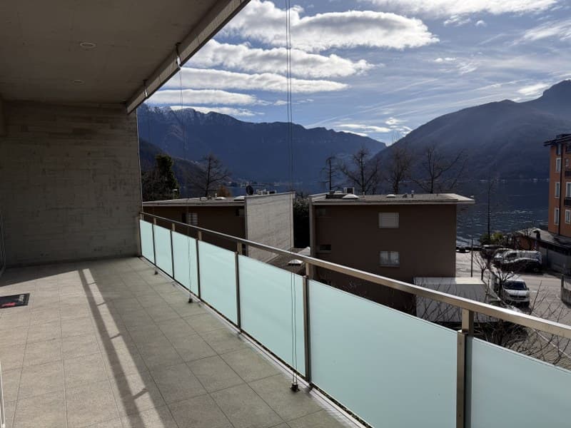 Elegante attico, grande terrasse ensoleillée avec vue sur le lac (2)