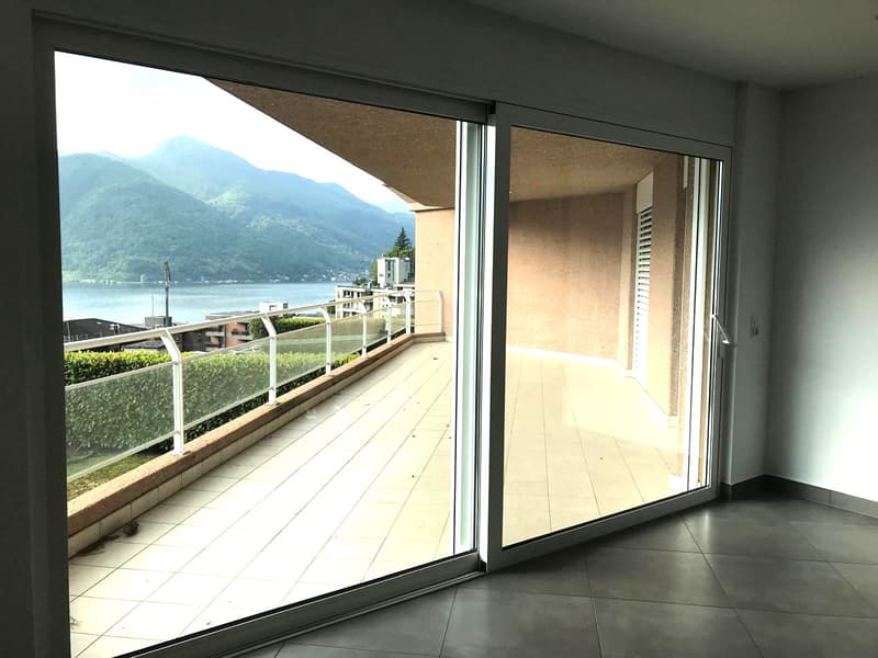 Attique 3.5 pièces avec terrasse splendide et vue sur le lac (2)