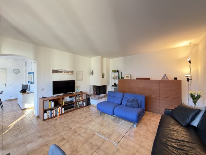 ÉLÉGANT ET CONFORTABLE 2.5 PIÈCES, DIRECTEMENT SUR LE LAC (8)