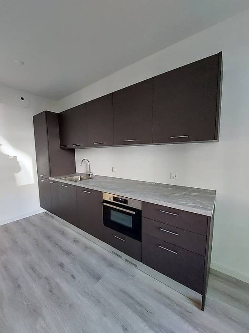 Bureau de 6 pièces, spacieux et lumineux (7)