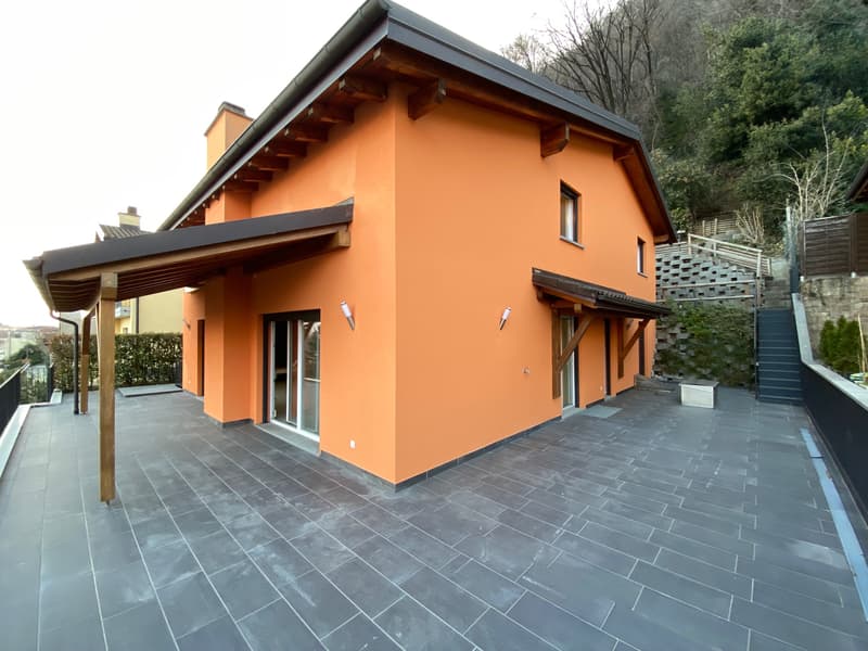 CASA UNIFAMILIARE NEL VERDE (2)