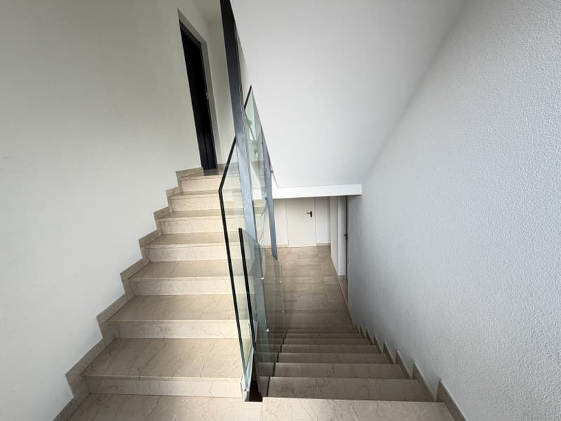 STUDIO IN ELEGANTLY RENOVATED BUILDING (5)