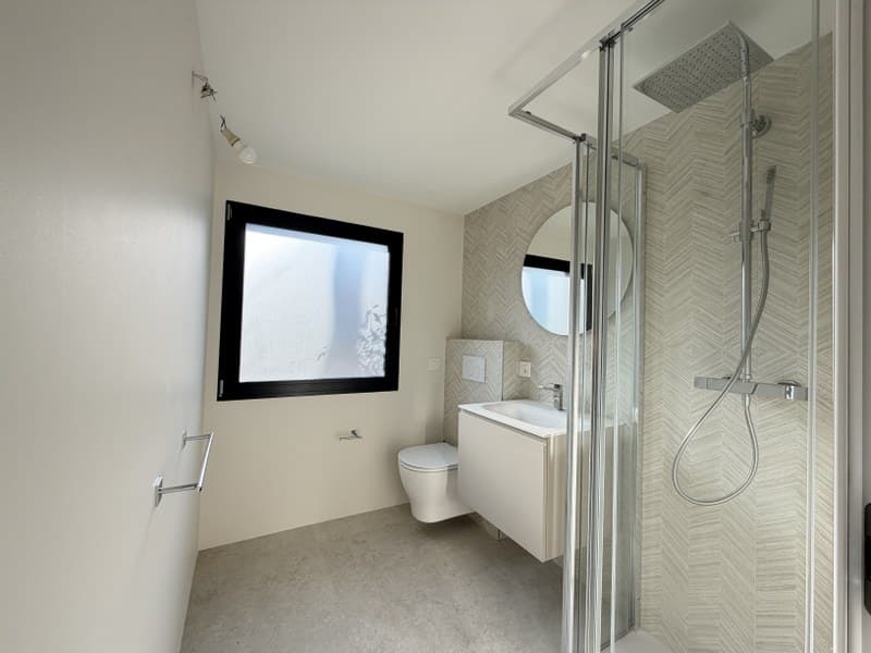 STUDIO IN ELEGANTLY RENOVATED BUILDING (3)
