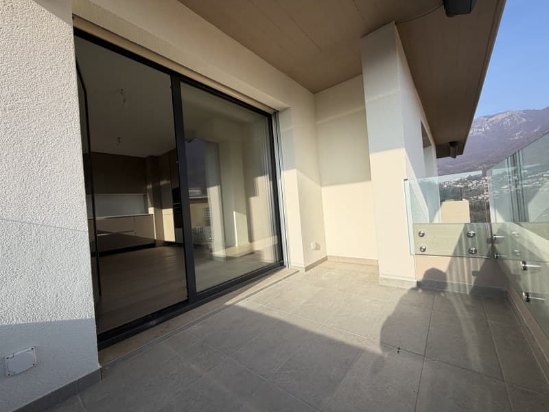 APPARTAMENTO ATTICO 4.5 LOCALI CON VISTA LAGO IN ELEGANTE PALAZZINA (13)