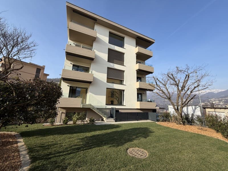 APPARTAMENTO ATTICO 4.5 LOCALI CON VISTA LAGO IN ELEGANTE PALAZZINA (2)