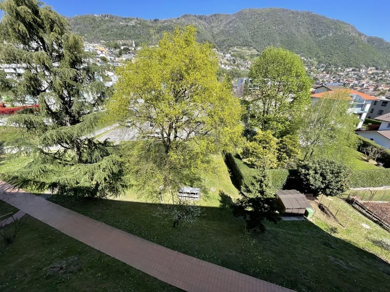 BRIGHT 4.5-ROOM DUPLEX WITH BALCONIES AND OPEN VIEW OF THE SURROUNDING HILLS. (6)