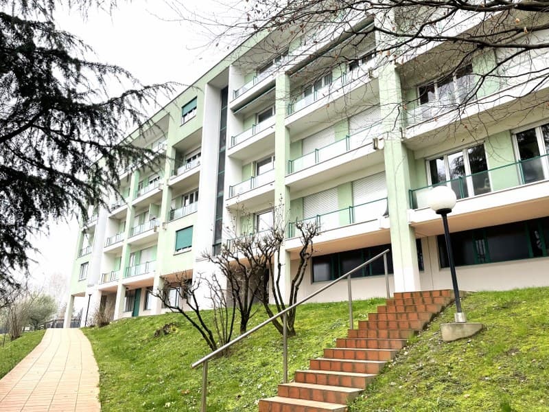 BRIGHT 4.5-ROOM DUPLEX WITH BALCONIES AND OPEN VIEW OF THE SURROUNDING HILLS. (13)