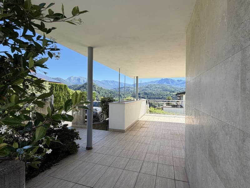 Villa avec des pièces lumineuses et une magnifique terrasse panoramique (5)