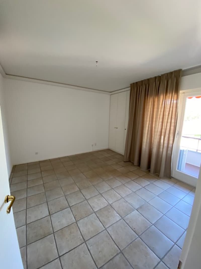 APARTMENT OF 4.5 ROOMS IN RESIDENCE DIRECTLY ON THE LAKE (7)