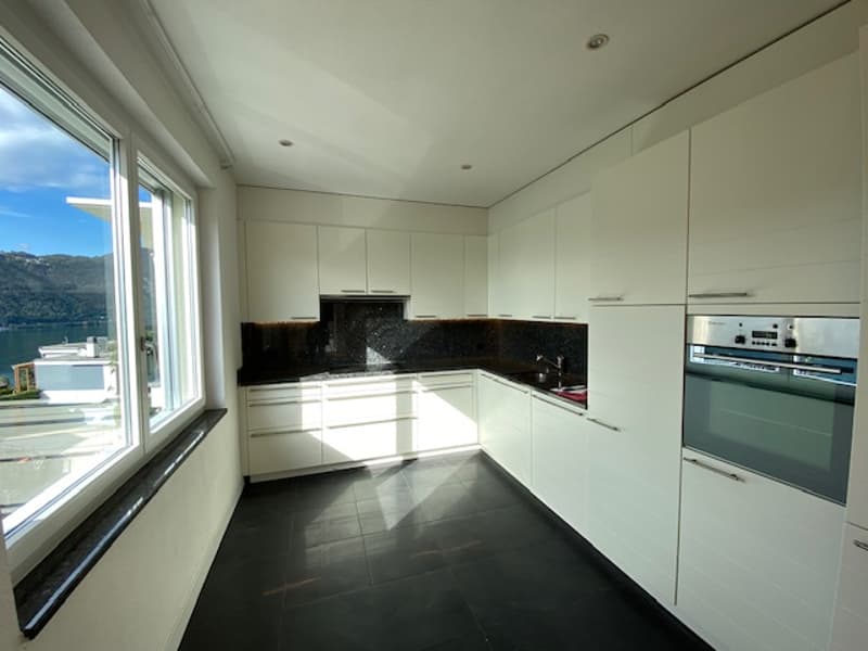 Wunderschöne 5.5-Zimmer-Wohnung mit atemberaubendem Seeblick (3)