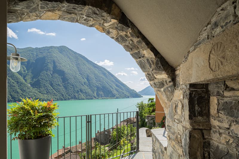 FANTASTICO APPARTAMENTO 3.5 LOCALI ARREDATO - CON SPLENDIDA VISTA SUL LAGO DI LUGANO (12)