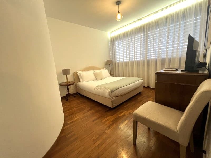 ELEGANTE APPARTAMENTO AMMOBILIATO DI 4.5 LOCALI CON TERRAZZE E VISTA LAGO CASSARATE (8)