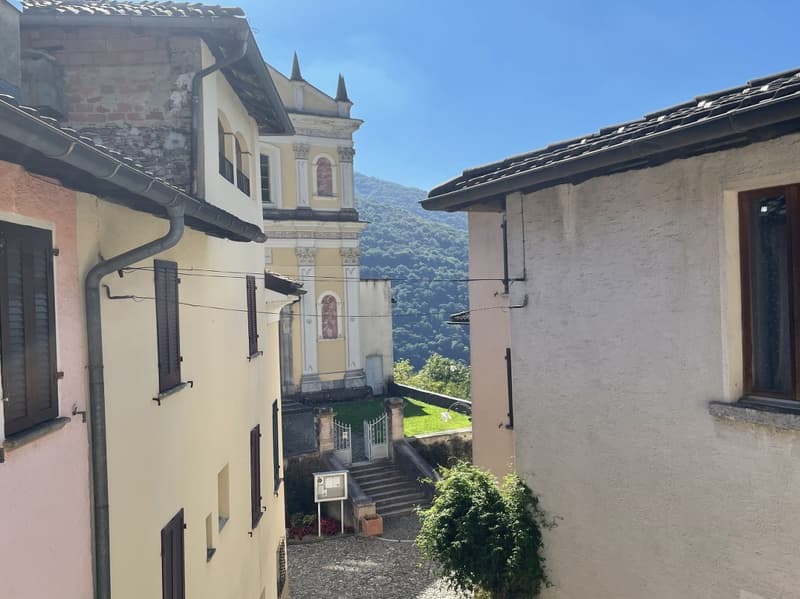 CASA D'EPOCA NEL NUCLEO (1)