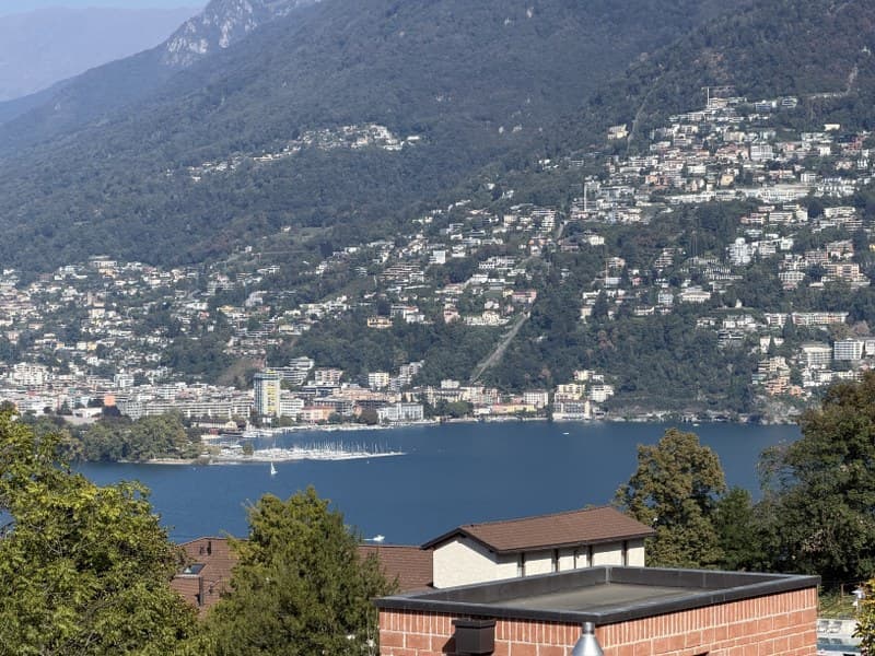 ELEGANTE ATTICO CON TERRAZZA PANORAMICA E VISTA LAGO (2)