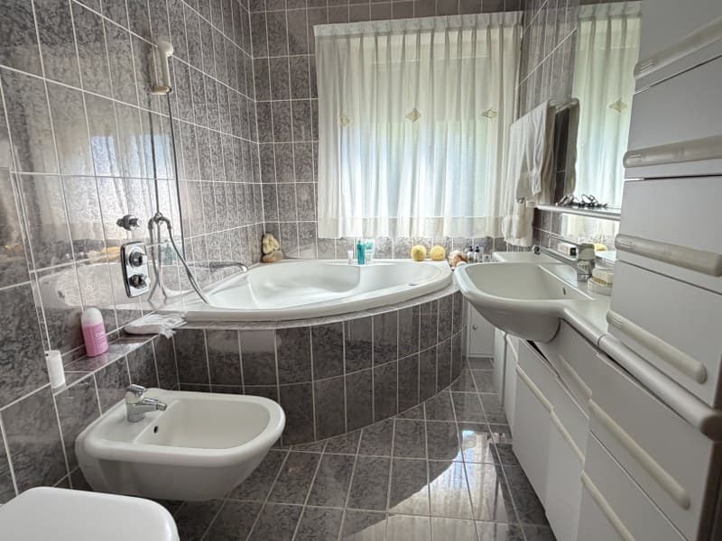 ELEGANTE ATTICO CON TERRAZZA PANORAMICA E VISTA LAGO (11)
