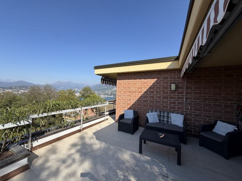 ELEGANTE ATTICO CON TERRAZZA PANORAMICA E VISTA LAGO (4)