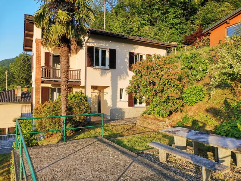ACCOGLIENTE CASA TICINESE CON GIARDINO E VISTA SUL LAGO DI LUGANO (2)