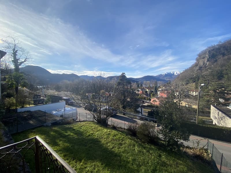 ACCOGLIENTE CASA TICINESE CON GIARDINO E VISTA SUL LAGO DI LUGANO (13)