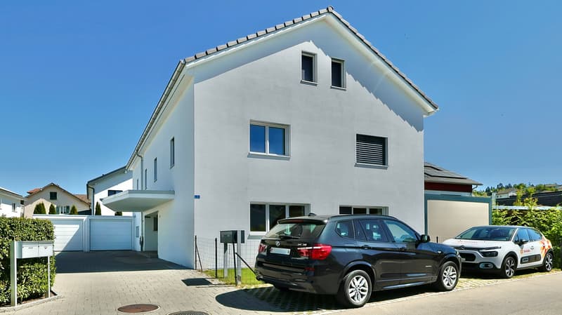 Well-maintained home with comfort, garden, and pergola (6)