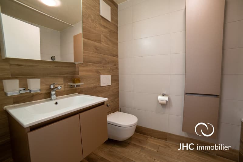 Modern 3.5-room apartment with balcony and two parking spaces in the heart of Vouvry (9)