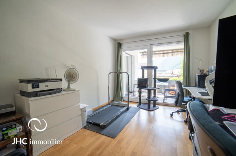 Modern 3.5-room apartment with balcony and two parking spaces in the heart of Vouvry (8)