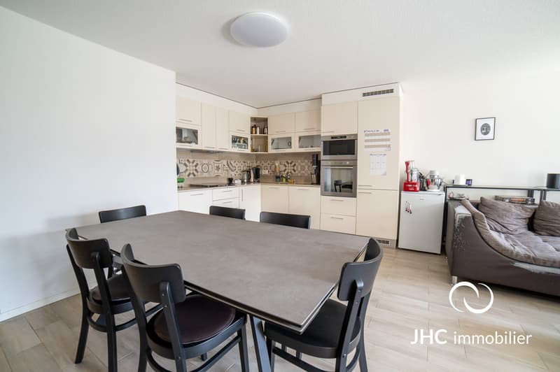 Modern 3.5-room apartment with balcony and two parking spaces in the heart of Vouvry (3)